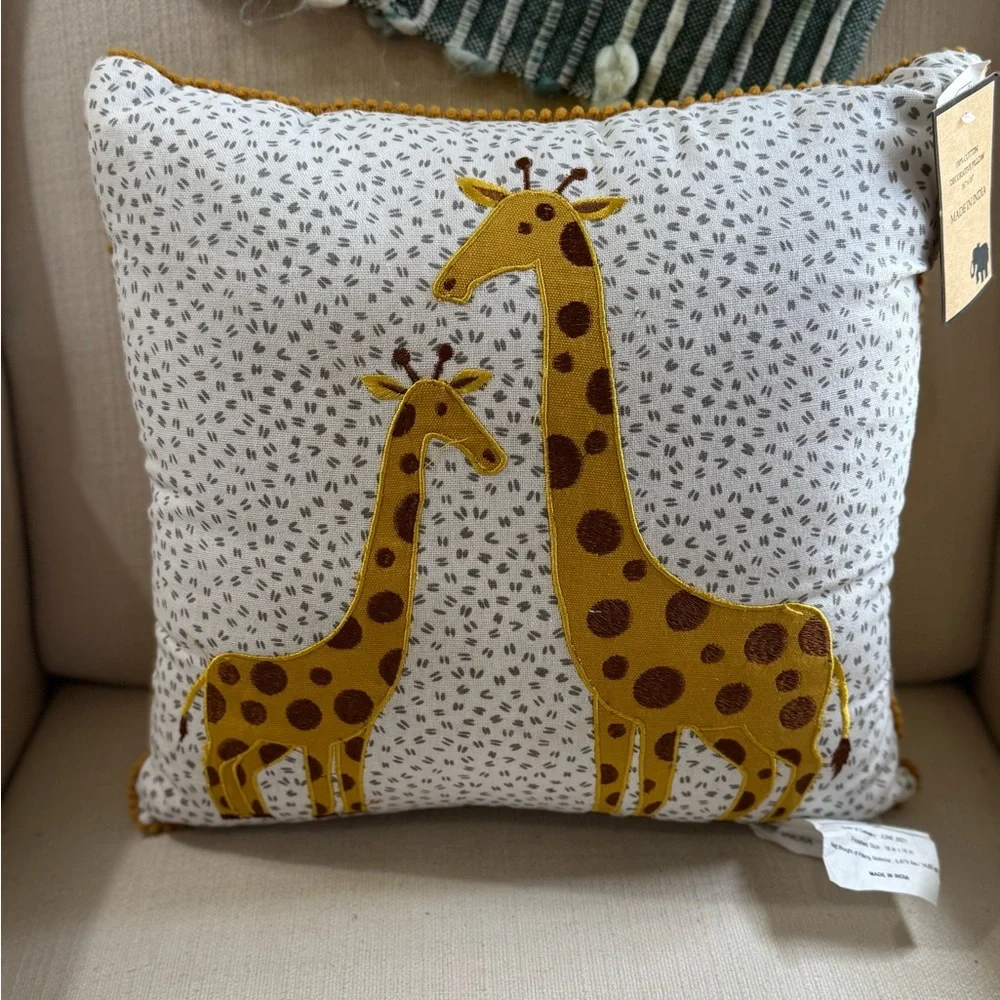 NWT Decorative Throw Pillow Embroidered Giraffes Nursey Mustard Piping‎